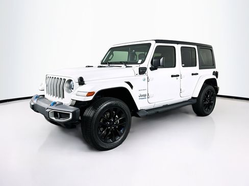 Used 2022 Jeep Wrangler Unlimited Sahara AWD/4WD image 3