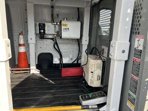 Used 2014 Ford E-350 and Econoline 350 Super Duty image 8