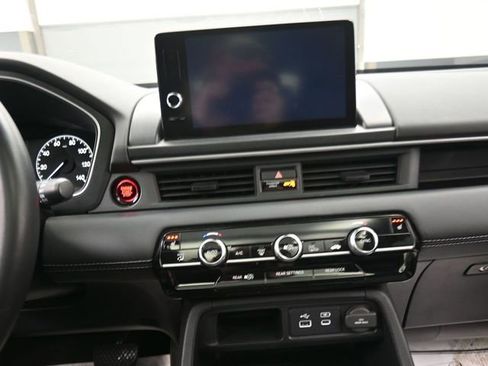 Used 2023 Honda Pilot Touring image 10