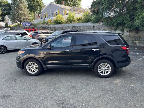 Used 2014 Ford Explorer XLT w/ Equipment Group 202A AWD/4WD image 8