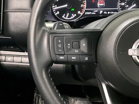 Used 2024 Nissan Pathfinder SV image 11