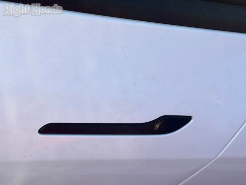 Used 2022 Tesla Model Y Performance image 9