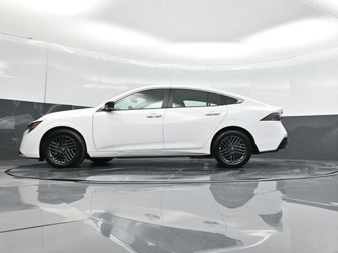 Used 2026 Nissan Sentra SV w/ Floor Mat Package FWD image 53