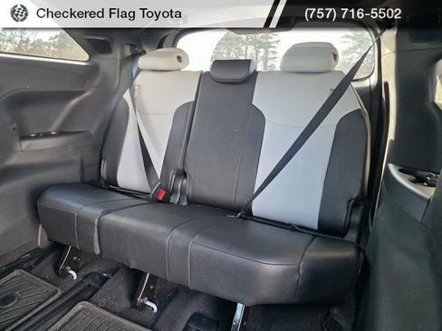 Used 2025 Toyota Sienna XSE w/ XSE Plus Package image 21