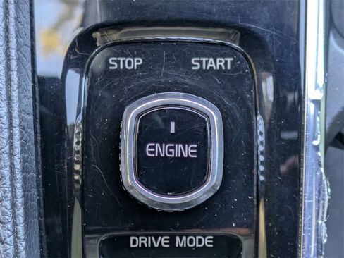 Used 2016 Volvo XC90 T6 Momentum w/ Momentum Plus Package image 40