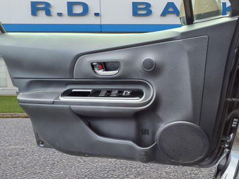 Used 2015 Toyota Prius C Three FWD image 10