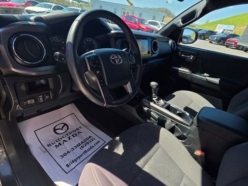 Used 2018 Toyota Tacoma TRD Sport w/ Technology Package image 13