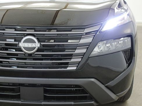 New 2026 Nissan Rogue SV FWD image 8