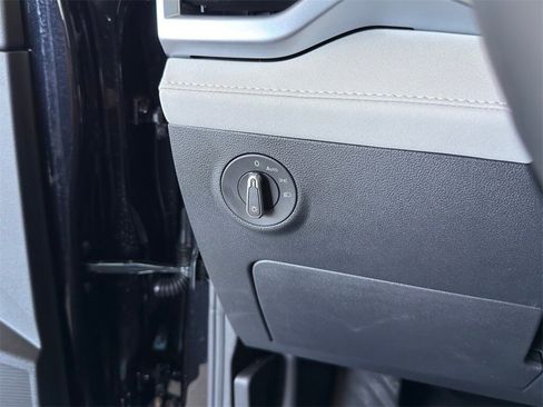New 2026 Volkswagen Taos SE image 16