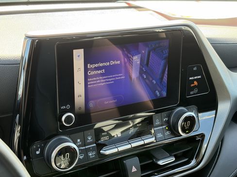 Certified 2024 Toyota Highlander XLE FWD image 13