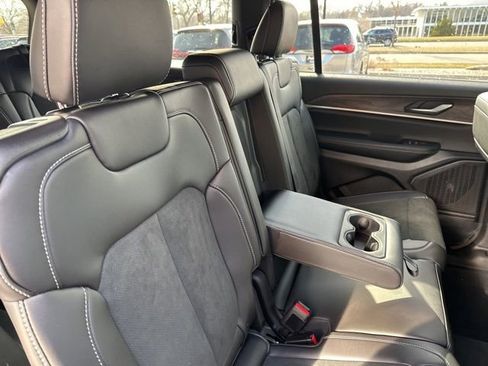 New 2026 Jeep Grand Cherokee L 4WD image 17