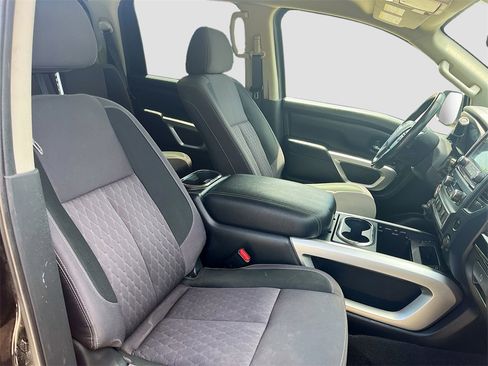 Used 2022 Nissan Titan SV w/ SV Convenience Package image 28