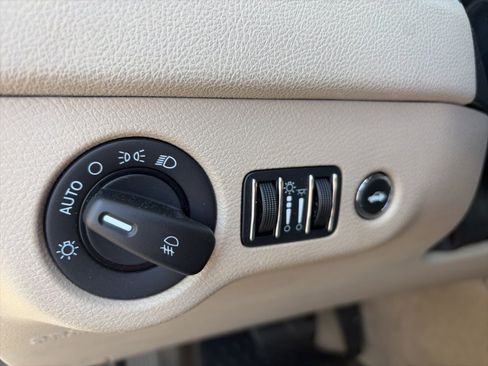 Used 2011 Chrysler 300 Limited image 15