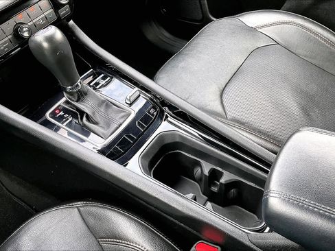 Used 2023 Jeep Compass Limited image 32