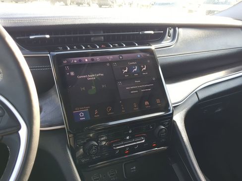 Used 2024 Jeep Grand Cherokee Limited image 23