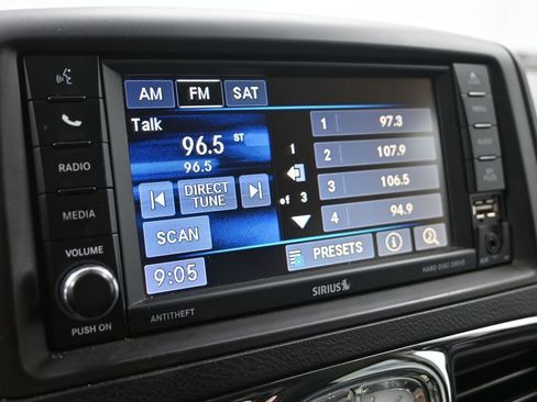 Used 2013 Chrysler Town & Country Touring-L w/ Driver Convenience Group FWD image 17