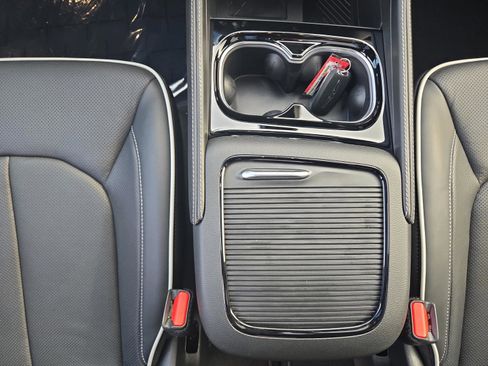 New 2026 Chrysler Pacifica Limited image 32