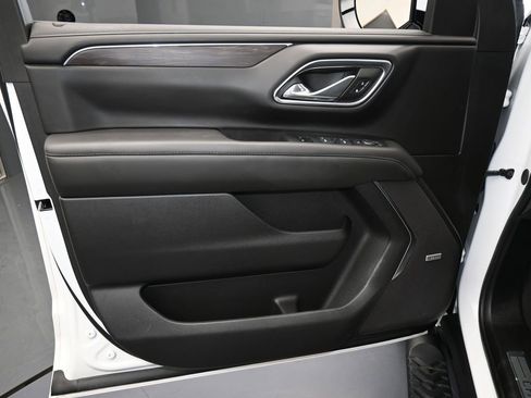 Used 2024 Chevrolet Suburban Z71 image 13