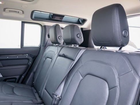 Used 2024 Land Rover Defender 110 S image 31