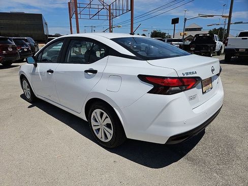 Used 2023 Nissan Versa S FWD image 4