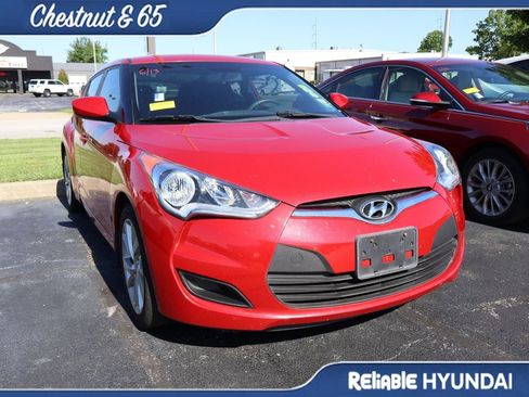 Used 2016 Hyundai Veloster FWD image 2