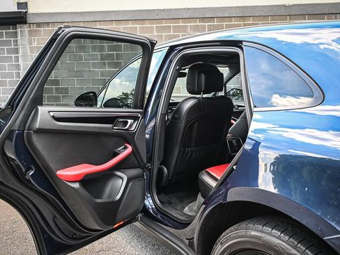 Used 2020 Porsche Macan AWD/4WD image 13