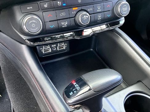Used 2024 Dodge Durango GT RWD image 32
