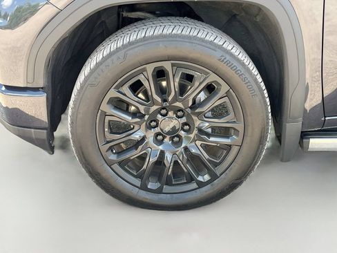 Used 2023 GMC Sierra 1500 Denali Ultimate AWD/4WD image 3