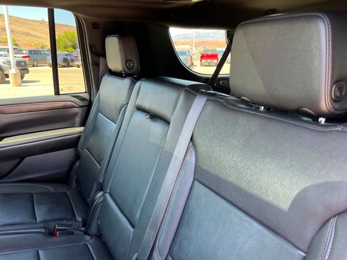 Used 2024 Chevrolet Suburban Z71 w/ Luxury Package AWD/4WD image 21