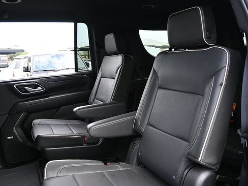 Used 2023 GMC Yukon XL SLT w/ SLT Luxury Package AWD/4WD image 20