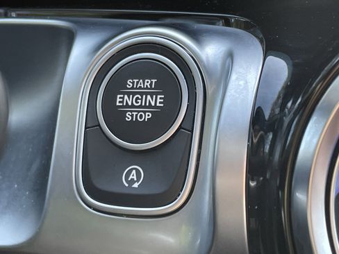 Used 2024 Mercedes-Benz GLB 250 image 30