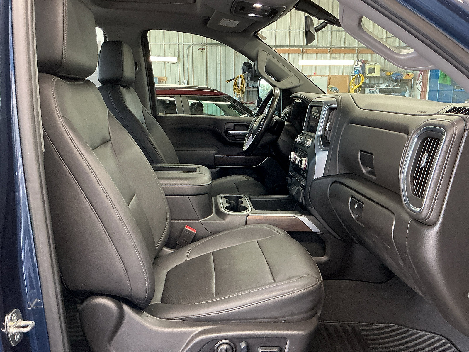 Used 2022 GMC Sierra 2500 SLT w/ SLT Convenience Package AWD/4WD image 15