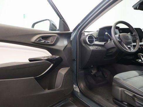New 2026 Chevrolet Trax LT w/ Driver Confidence Package FWD image 8