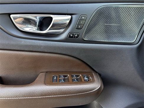 Used 2021 Volvo S60 T8 Inscription image 26