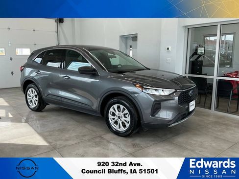 Used 2023 Ford Escape Active AWD/4WD image 2