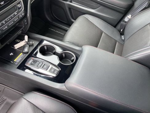 Used 2024 Honda Passport Black Edition image 23