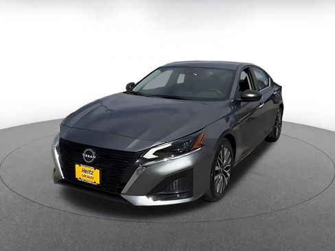 Used 2025 Nissan Altima 2.5 SV FWD image 7
