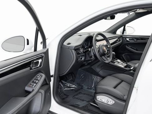 New 2025 Porsche Macan image 7
