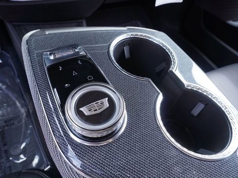 New 2025 Cadillac Optiq Luxury 2 image 18