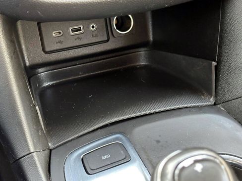 Used 2019 Chevrolet Equinox LT image 25