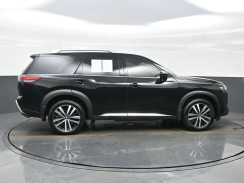 Used 2025 Nissan Pathfinder Platinum w/ Cargo Package image 7