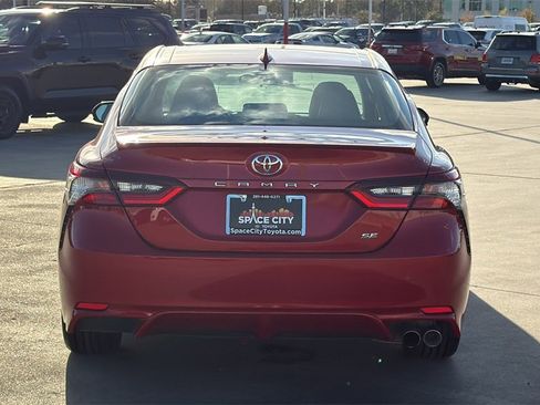 Used 2021 Toyota Camry SE image 4