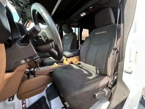 Used 2017 Jeep Wrangler Unlimited Sahara AWD/4WD image 25