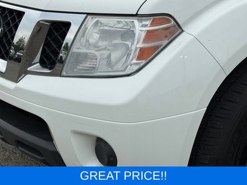 Used 2018 Nissan Frontier SV AWD/4WD image 12