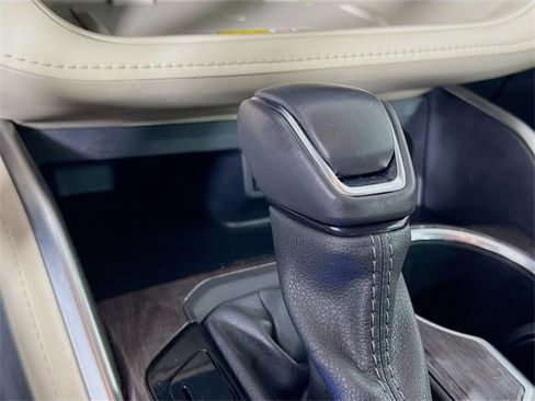 Used 2024 Toyota Highlander Limited image 17