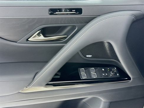 Used 2023 Lexus LX 600 4WD w/ Luxury Package image 19