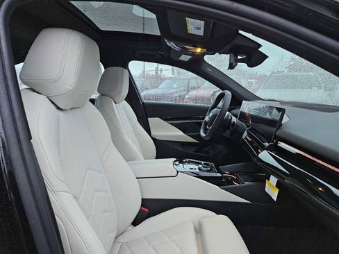 New 2026 BMW 530i xDrive w/ Premium Package image 11