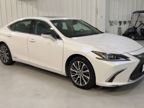 Used 2020 Lexus ES 300h w/ Premium Package image 3