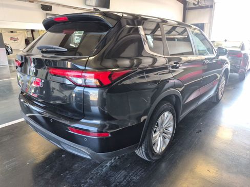 Used 2022 Mitsubishi Outlander ES FWD image 3