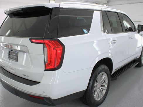 Used 2022 GMC Yukon SLT w/ SLT Premium Package image 9
